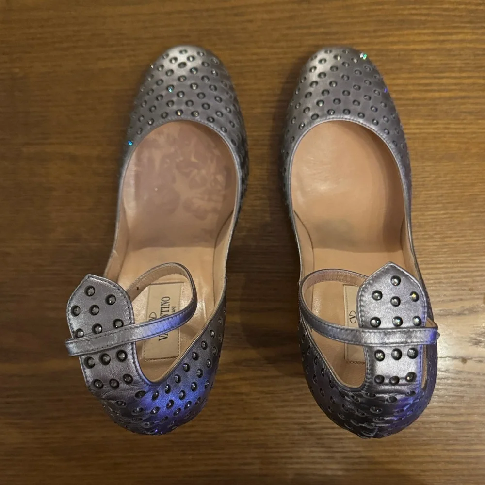 Valentino Garavani Sz 7.5 Metallic Gray Heels with Ankle Strap - Picture 7 of 7